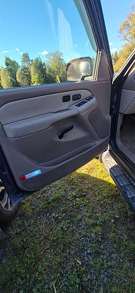 Chevrolet Suburban 8 of 13