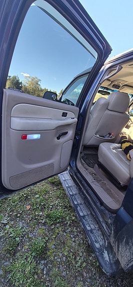 Chevrolet Suburban 9 of 13