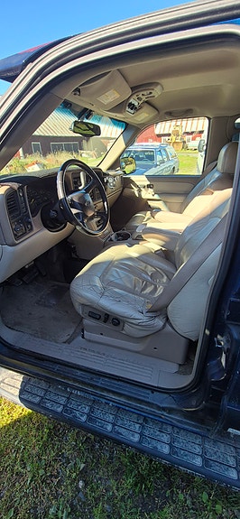 Chevrolet Suburban 7 of 13