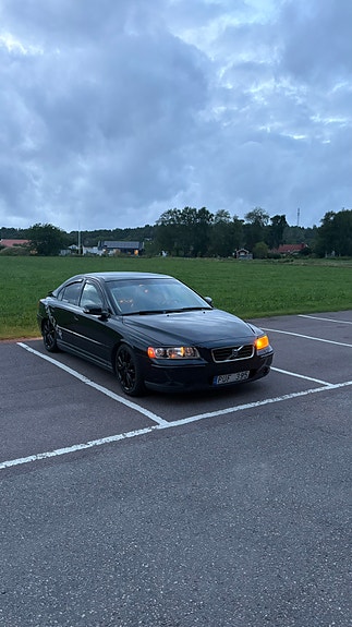 Volvo S60 2 of 5