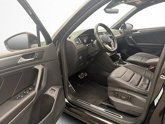 Volkswagen Tiguan 12 of 30