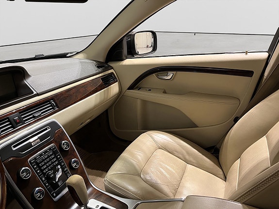 Volvo XC70 17 of 23