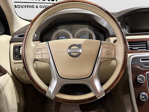 Volvo XC70 14 of 23