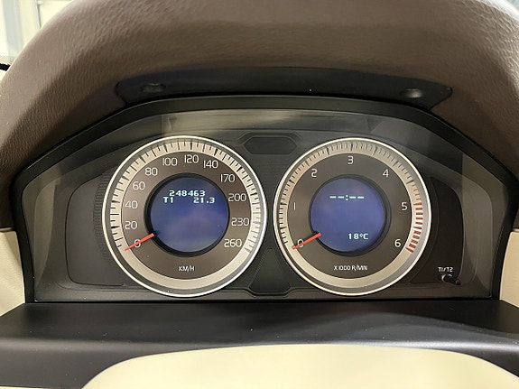 Volvo XC70 16 of 23