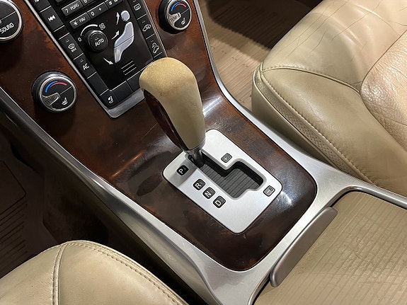 Volvo XC70 18 of 23