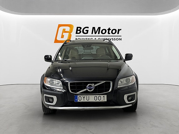 Volvo XC70 2 of 23