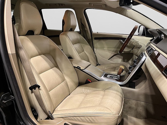 Volvo XC70 9 of 23