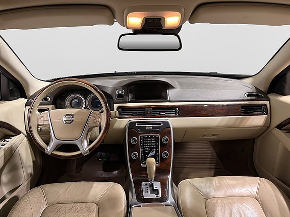 Volvo XC70 13 of 23