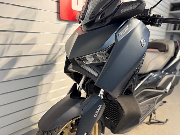 Yamaha Xmax 300 Tech-Max 4 of 7