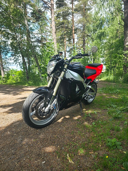 Yamaha YZF-R1 2 of 2