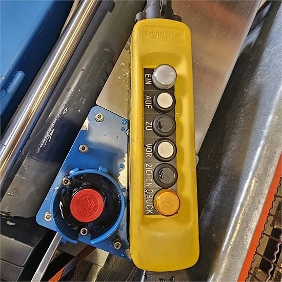 Thyssen Krupp SZ 10 - Hydraulic pipe pulling machine / pipe 14 of 22