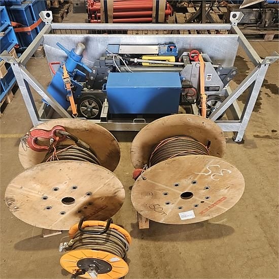Thyssen Krupp SZ 10 - Hydraulic pipe pulling machine / pipe