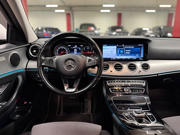 Mercedes-Benz E220 12 of 18