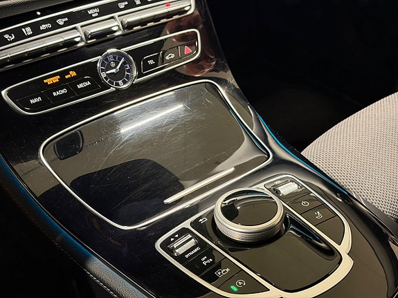 Mercedes-Benz E220 18 of 18