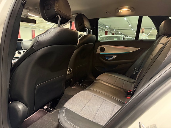 Mercedes-Benz E220 10 of 18