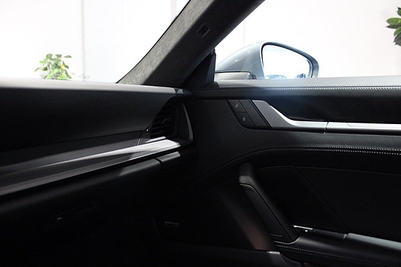 Porsche 992 13 of 17