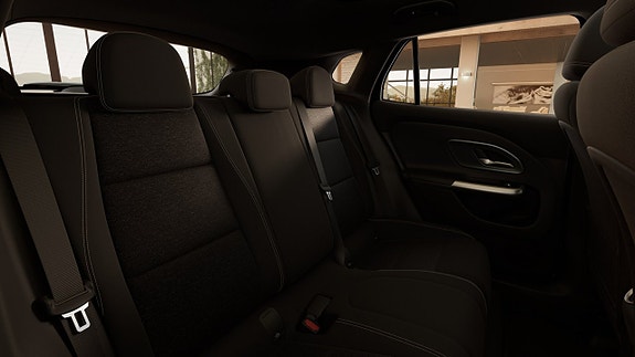 Mercedes-Benz GLA350 14 of 16