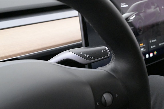 Tesla Model Y 8 of 27