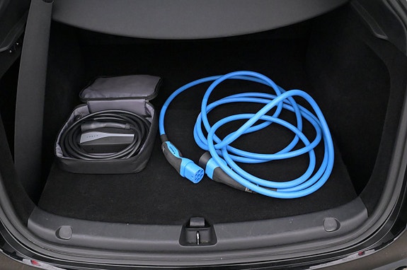 Tesla Model Y 23 of 27