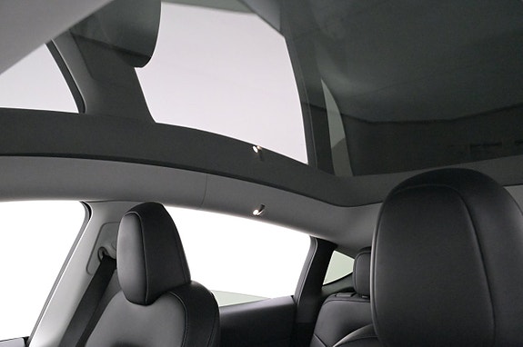 Tesla Model Y 20 of 27
