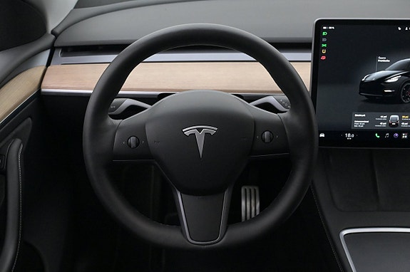 Tesla Model Y 7 of 27