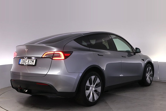 Tesla Model Y 5 of 27