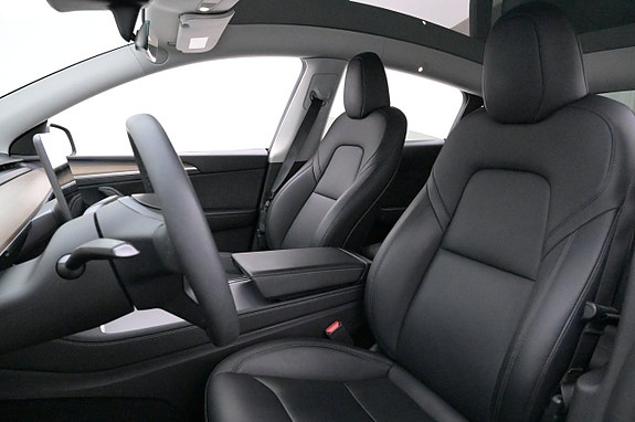 Tesla Model Y 9 of 27