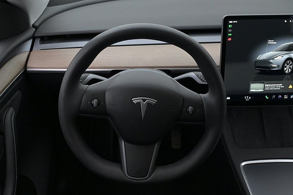 Tesla Model Y 7 of 27