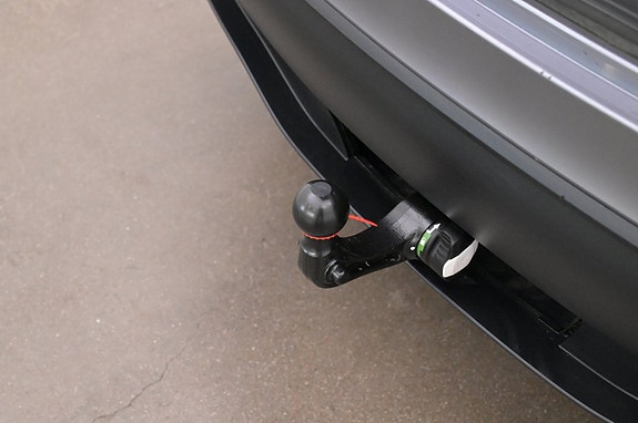 Tesla Model Y 25 of 27