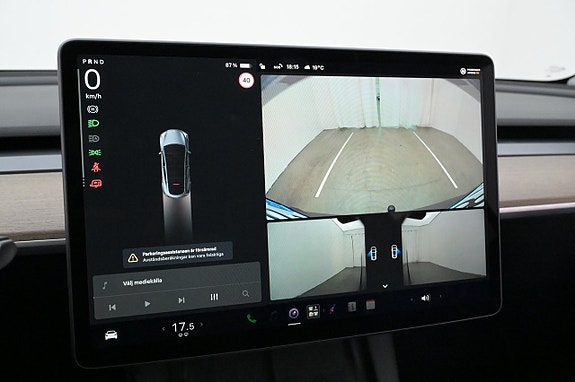 Tesla Model Y 16 of 27