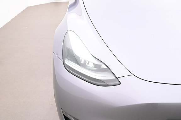 Tesla Model Y 26 of 27