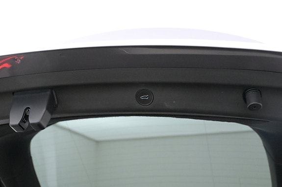 Tesla Model Y 23 of 27