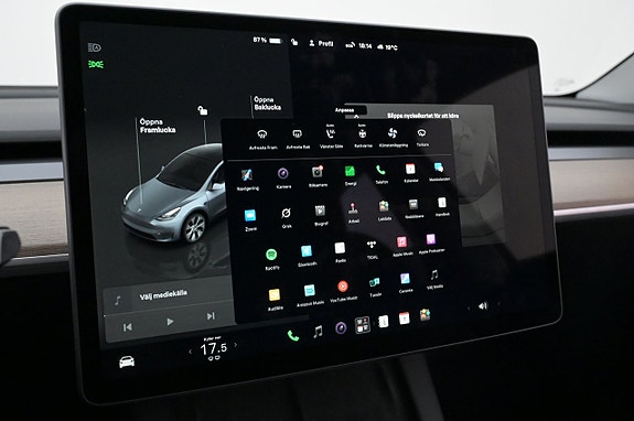 Tesla Model Y 18 of 27