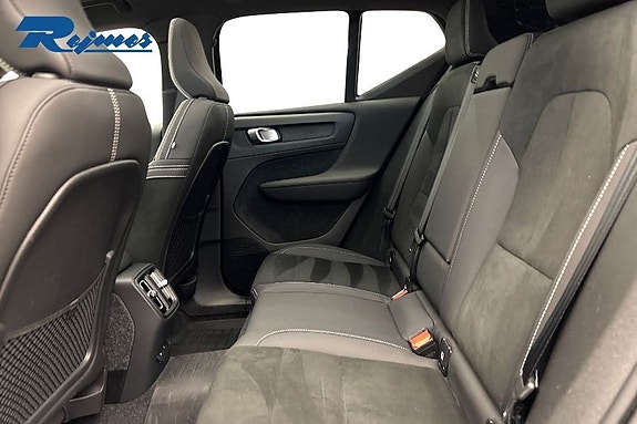 Volvo EX40 6 of 24