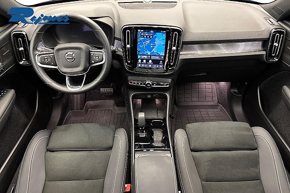 Volvo EX40 2 of 24