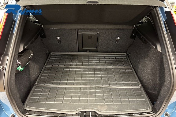 Volvo EX40 18 of 24