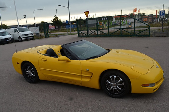 Chevrolet Corvette 12 of 20