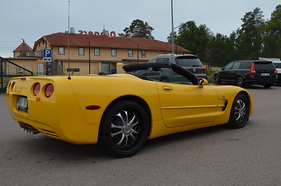 Chevrolet Corvette 13 of 20