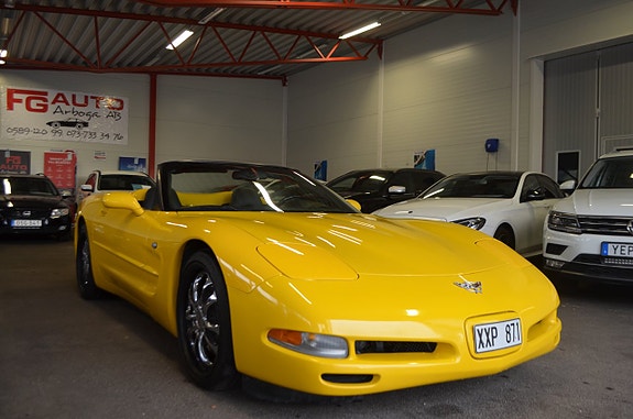 Chevrolet Corvette 2 of 20