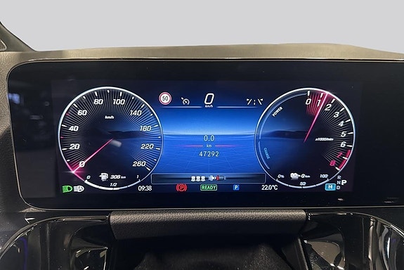 Mercedes-Benz GLA250 e 10 of 15
