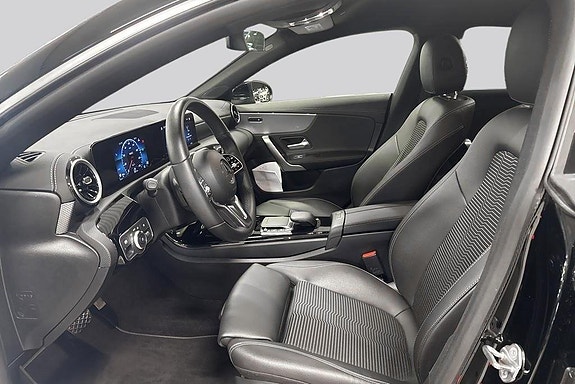 Mercedes-Benz CLA200 8 of 14