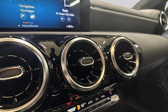 Mercedes-Benz CLA200 13 of 14