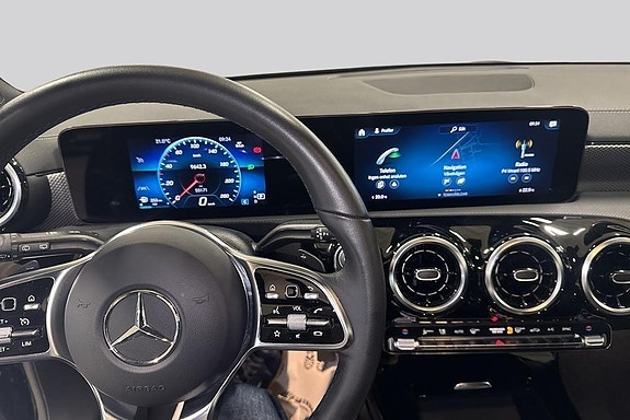 Mercedes-Benz CLA200 7 of 14