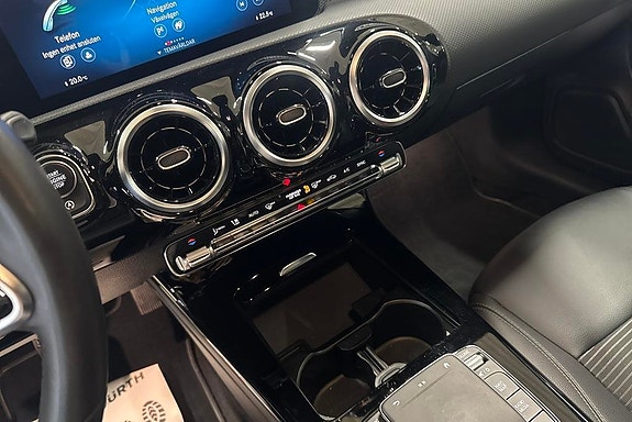 Mercedes-Benz CLA200 12 of 14