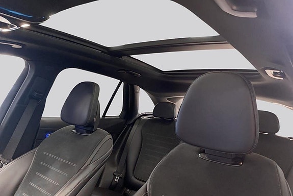 Mercedes-Benz GLC300 e 17 of 19