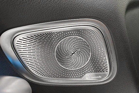 Mercedes-Benz GLC300 e 16 of 19