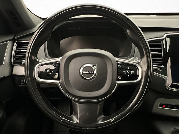 Volvo XC90 14 of 30