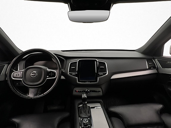 Volvo XC90 13 of 30
