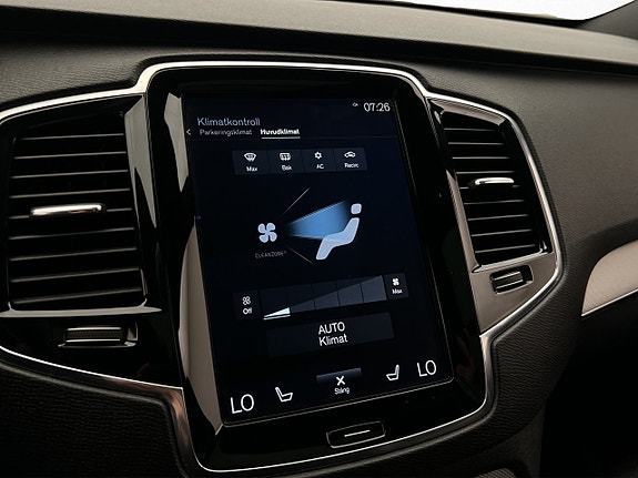 Volvo XC90 30 of 30