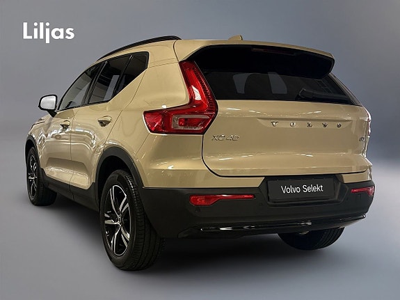 Volvo XC40 4 of 12